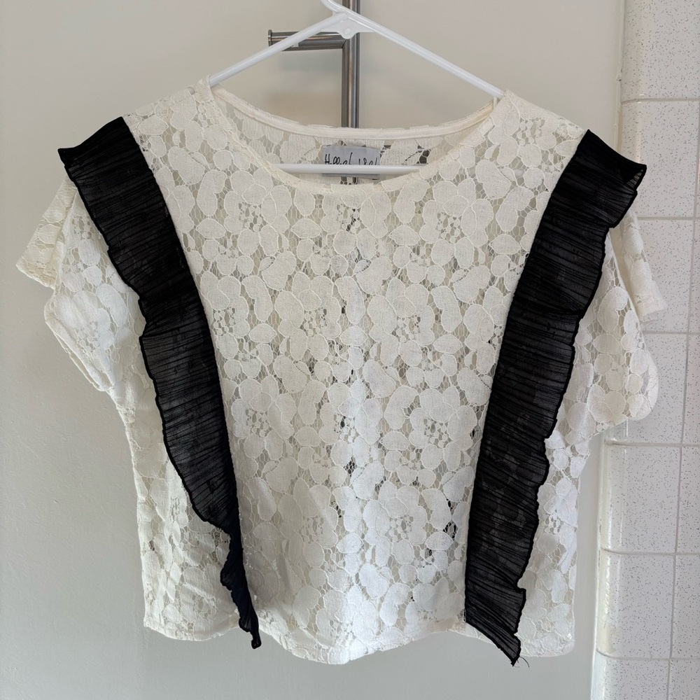 Hello, Wonderful! Elegant Floral Lace Blouse Black Accents Stretch Made in Italy - Picture 4 of 8
